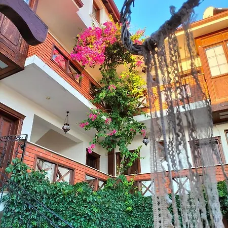 Mary's House Hotell 5*